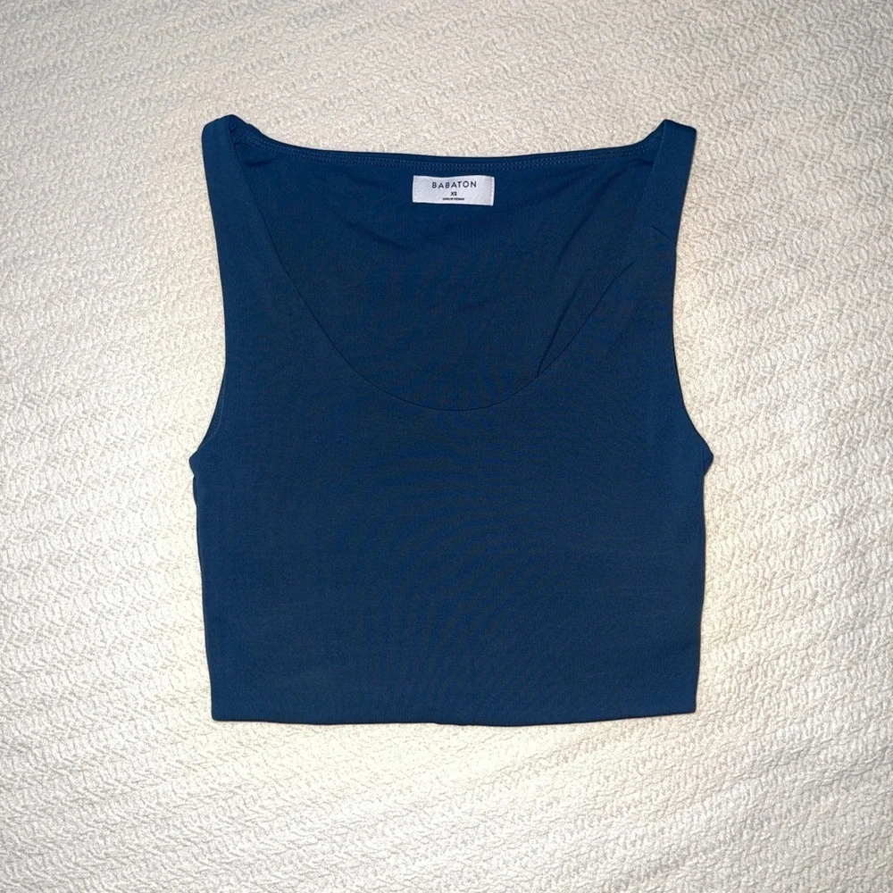 Aritzia Babaton Contour Scoop neck Cropped Tank (herbage green) - Picture 3 of 4